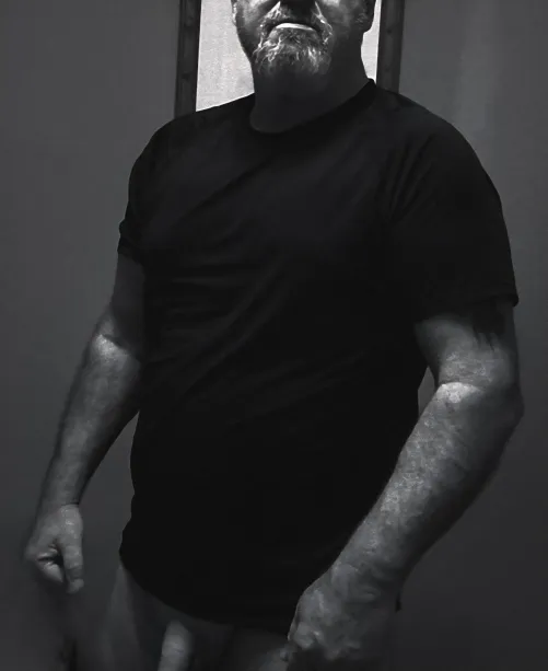 In partnership with a few other subs we are closely associated with, we are following suit with a theme/challenge called 🖤EXPRESS YOURSELF IN NOIR🖤. This has a challenge flair already created and available. This theme/challenge won't officially st