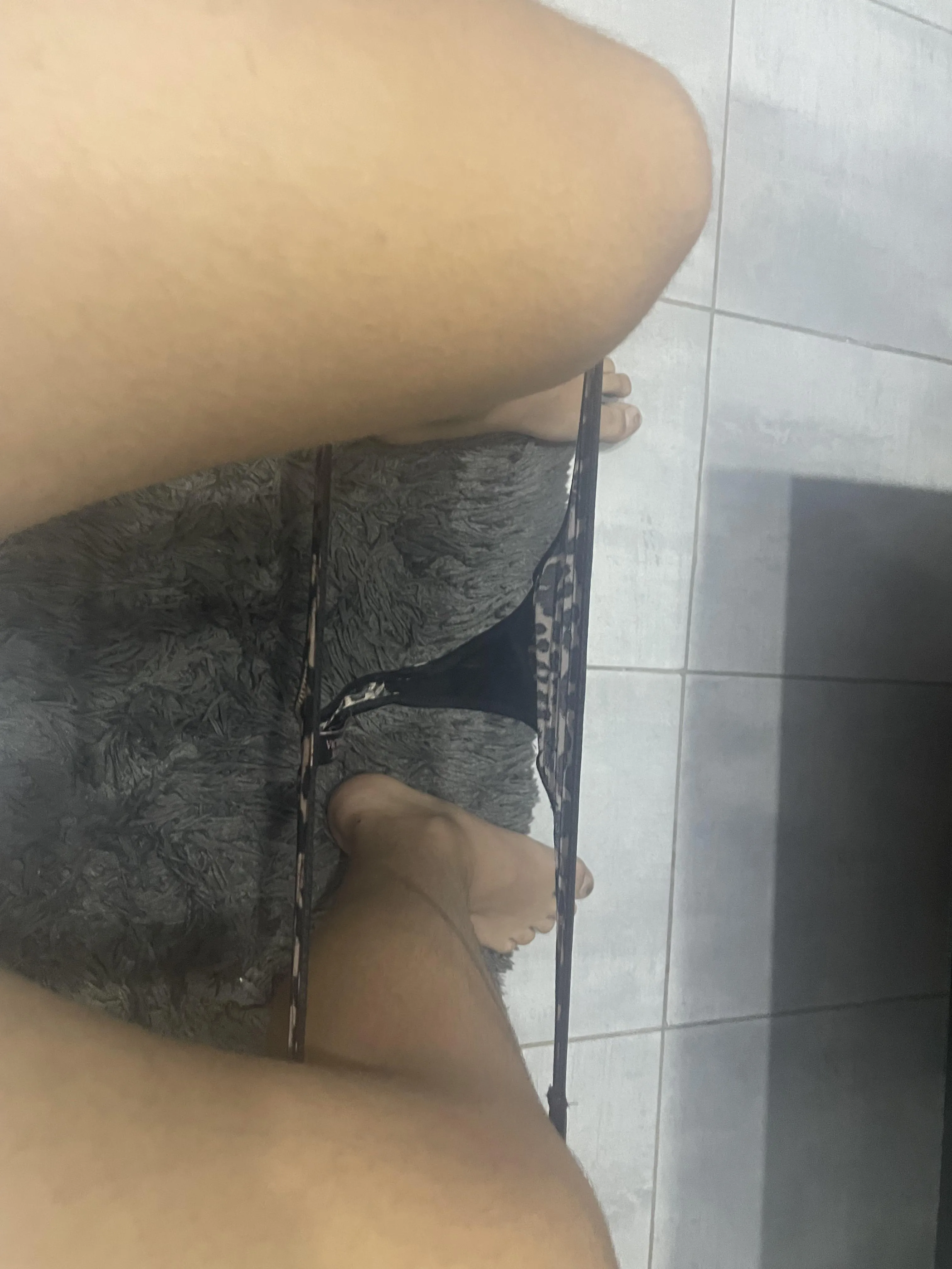 saw this is both my sisters room and moms room so i used it teehee