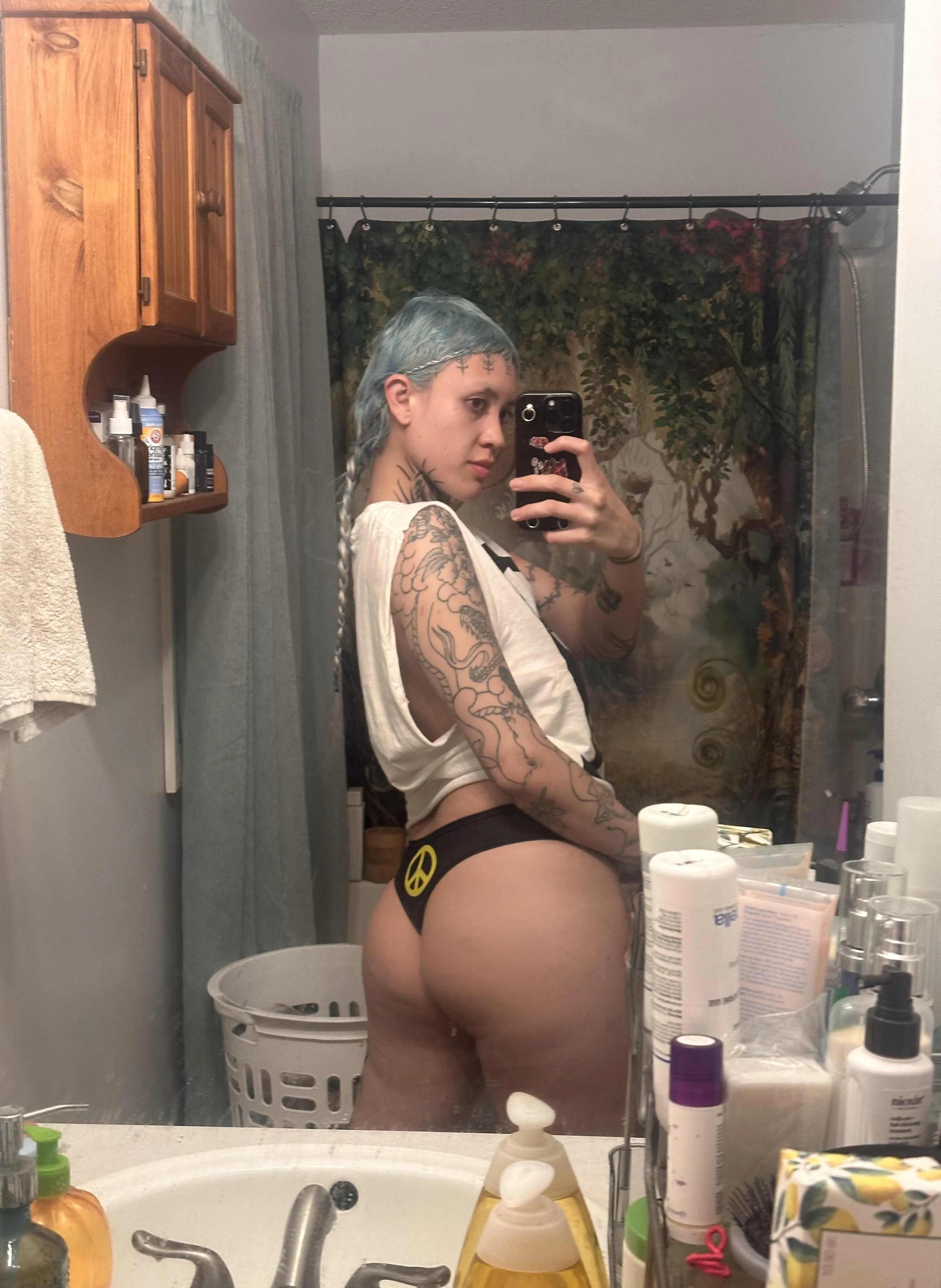 Waiting for a daddy to eat my ass