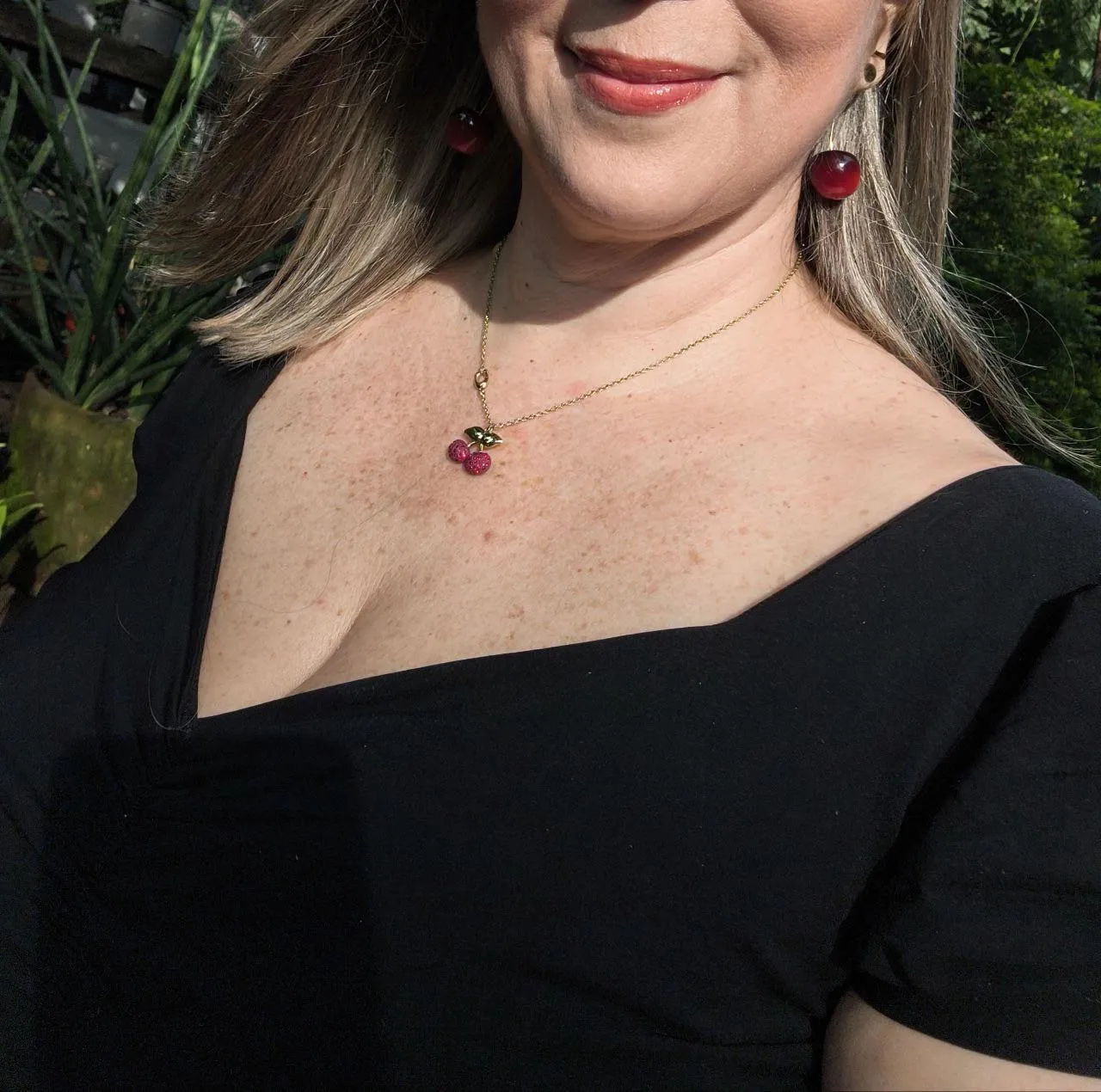 Classy cleavage, raw or nah?