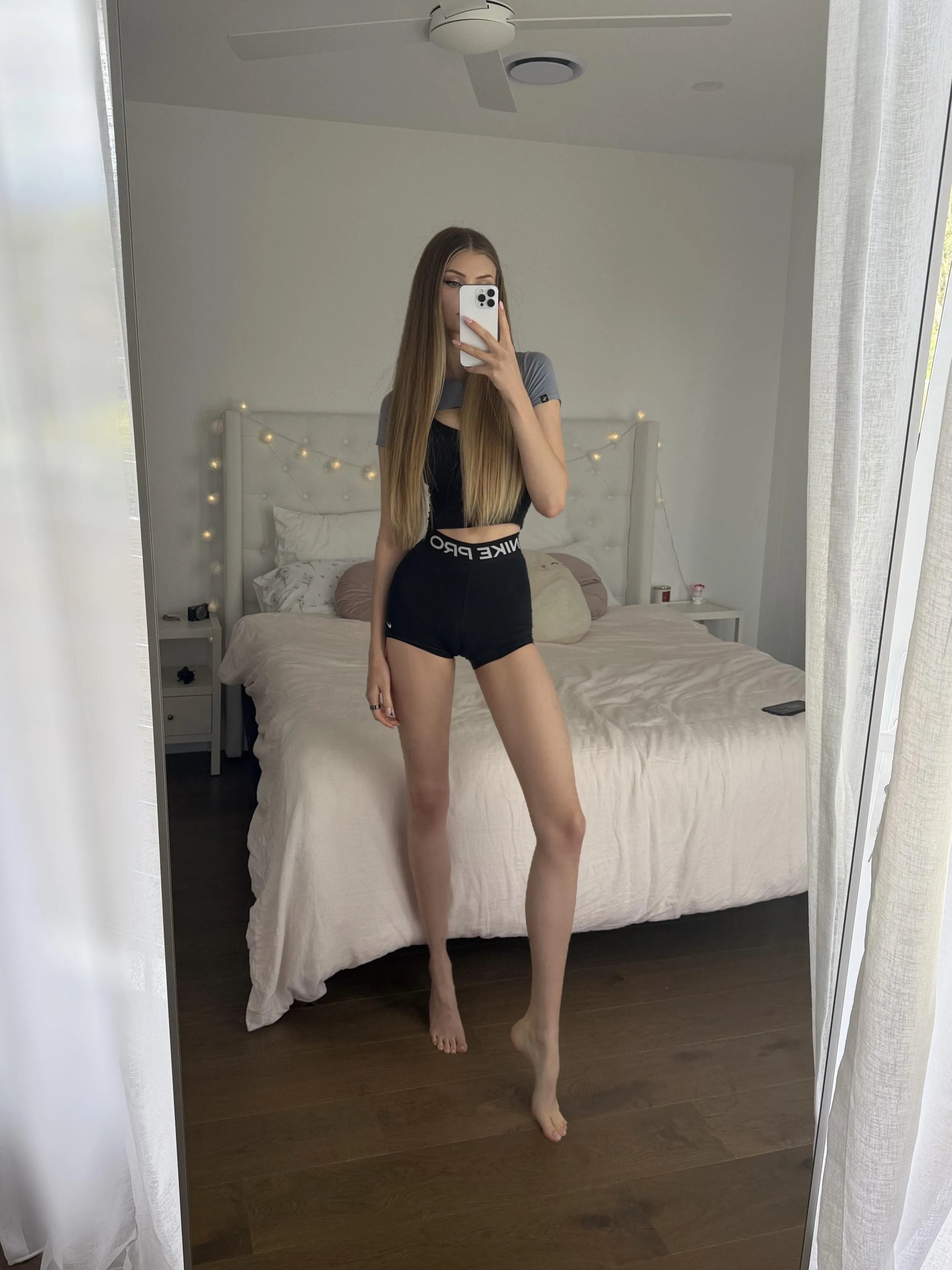 I’m 6ft tall so as you can see my hair will be coming up on 3ft long soon!