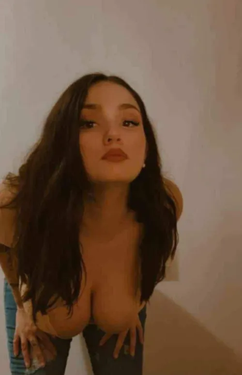 Just a content creator hoping to make your night 😚💦 ask for the spicy menu