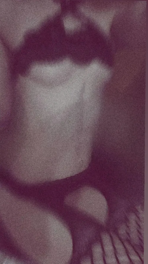 Love older guys who like flat chests🙈 dms are open x