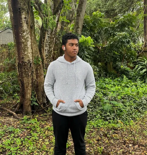 [m4fm] I am a straight male looking to have some fun long term or short term with couples or females