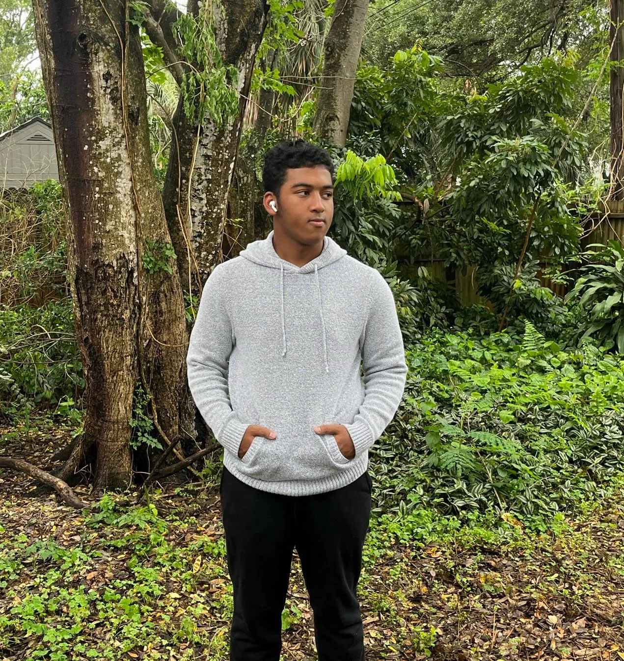 [m4fm] I am a straight male looking to have some fun long term or short term with couples or females