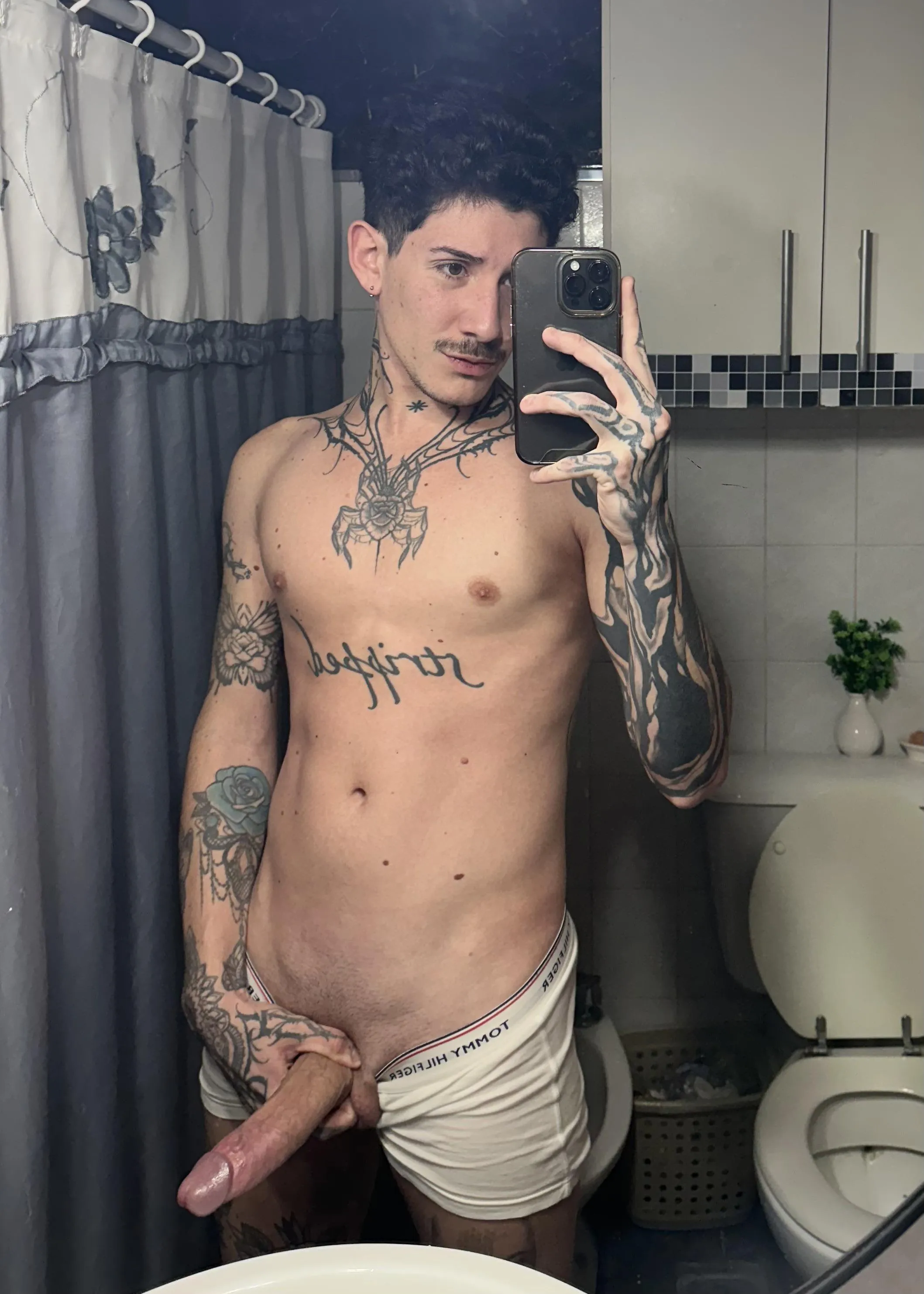 Need a boyfriend?🙋🏻‍♂️