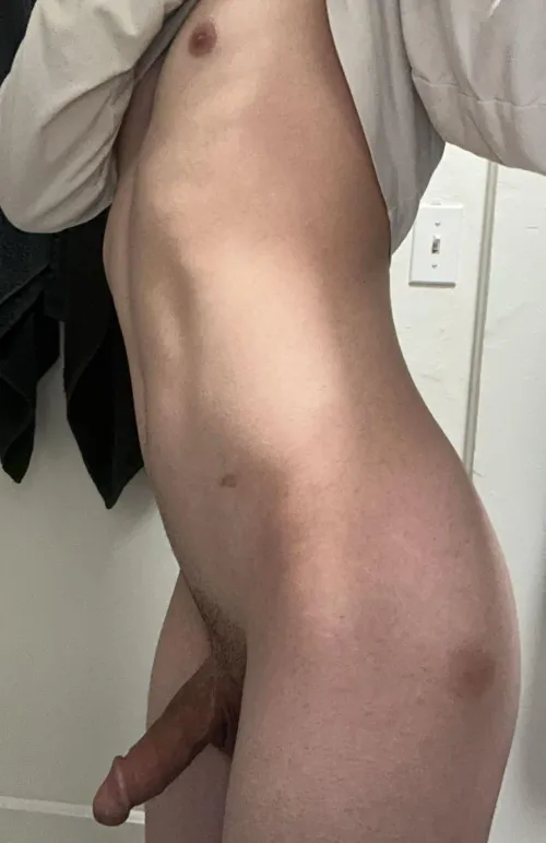 19 lookin for someone way bigger than me :3