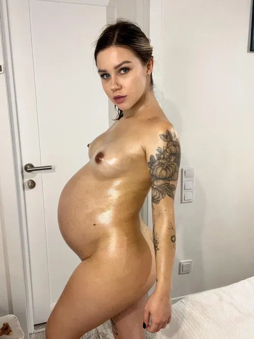 All I need is your hand on my bump and your fingers inside me.