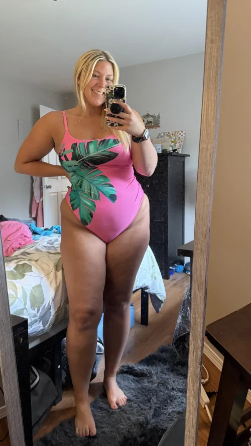 Can a mom wear a 1 piece?