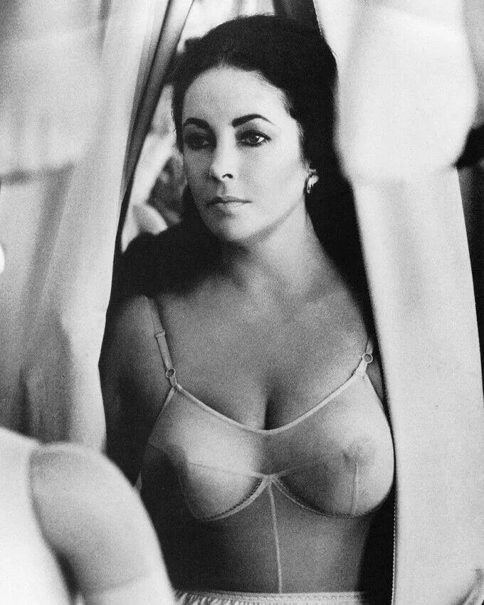 Elizabeth Taylor (1974)