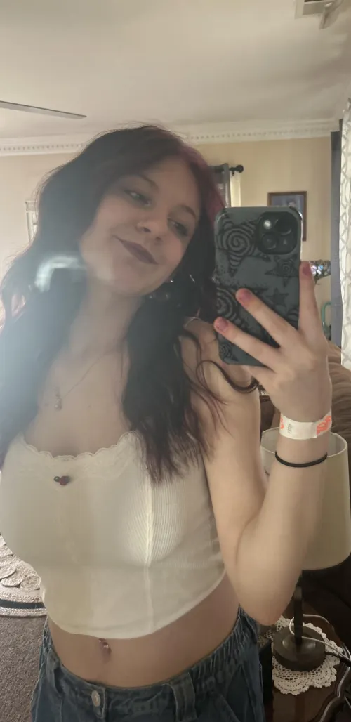 Hosting rn. Anyone wanna come thru?