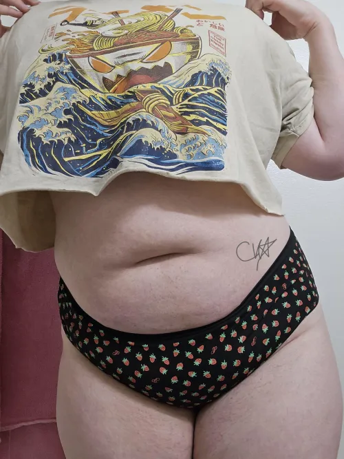 Its a heat wave, so crop tops and panties it is 😁