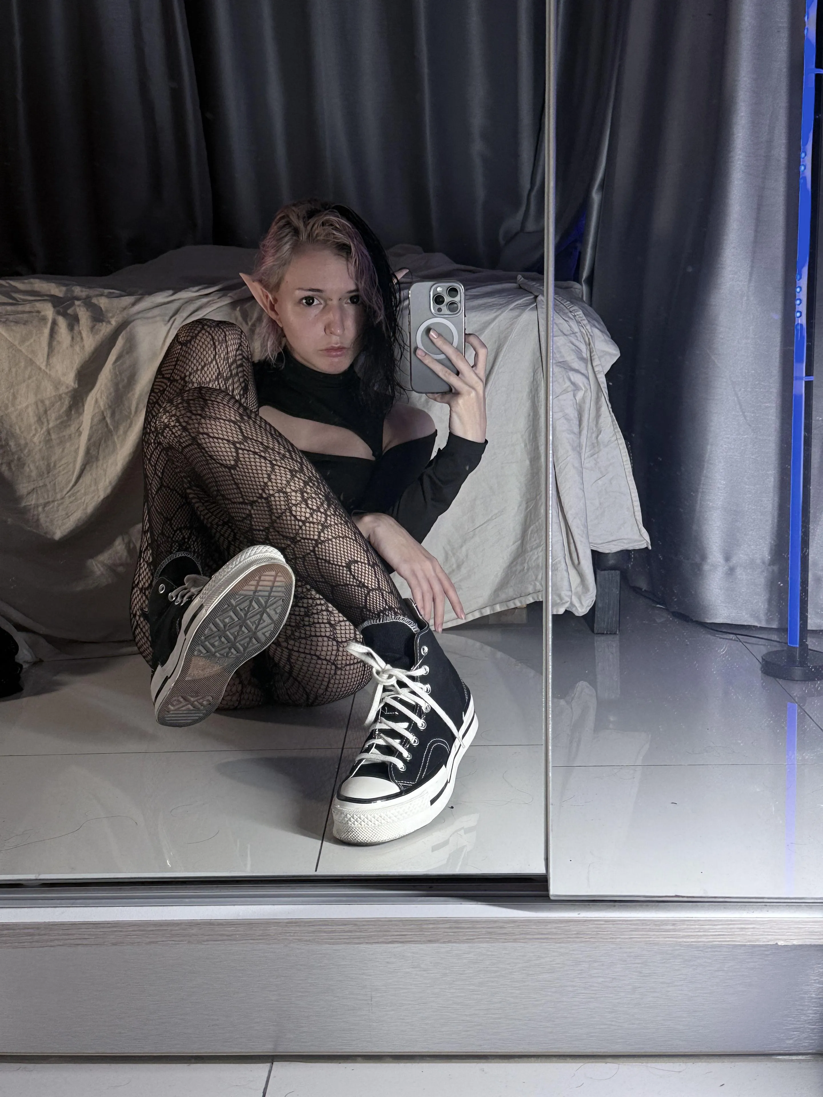 mix of vampire and elf