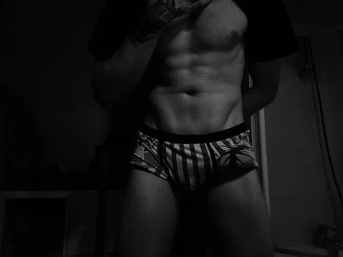 Stripes help to hide the beast 🙃😈