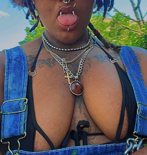 sweaty dyke tits >>