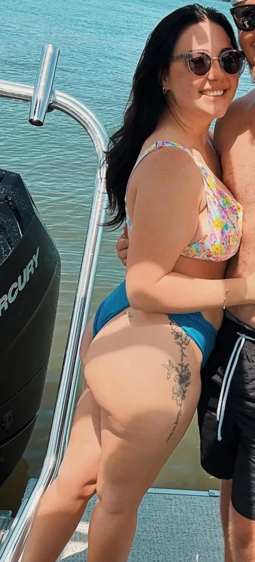 Trying to convince my friend to leave the white boys alone & get some bbc in her life/guts. She really thinks she’s not their type but I think she’s trippin cuz look at that phat ass🥵💦 textbook pawg imo