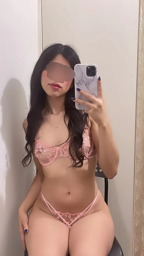 19 years old, 1.50, 47 kg. Am I petite enough?