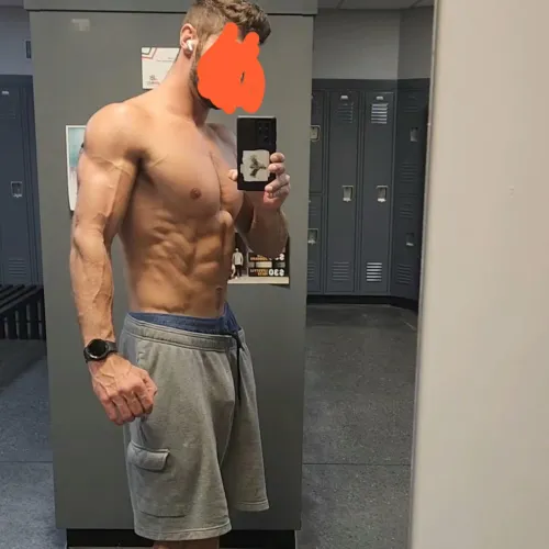 30 Yr old male bull 8 inch bwc looking for couples