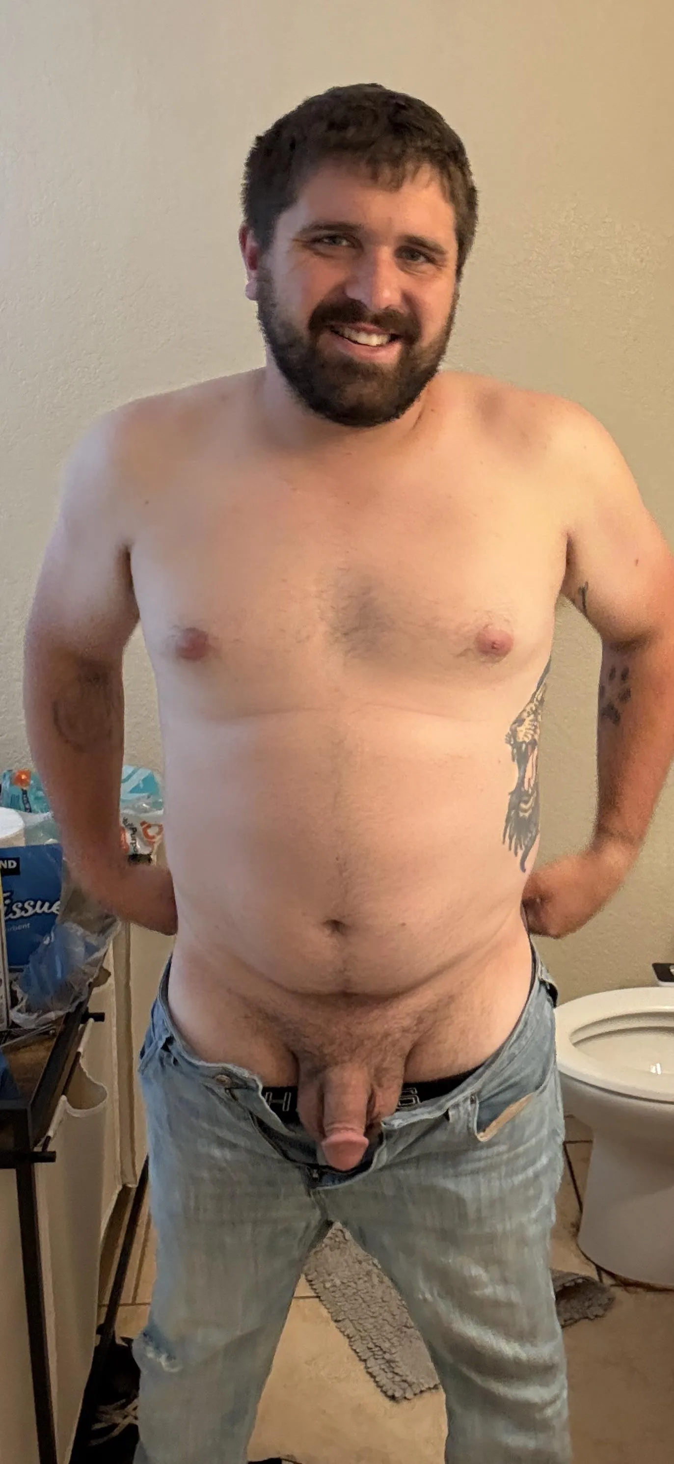 (32) feels like a second Monday, want to help me unwind from work?