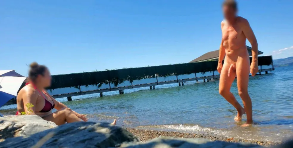 Beach CFNM      coming to shore