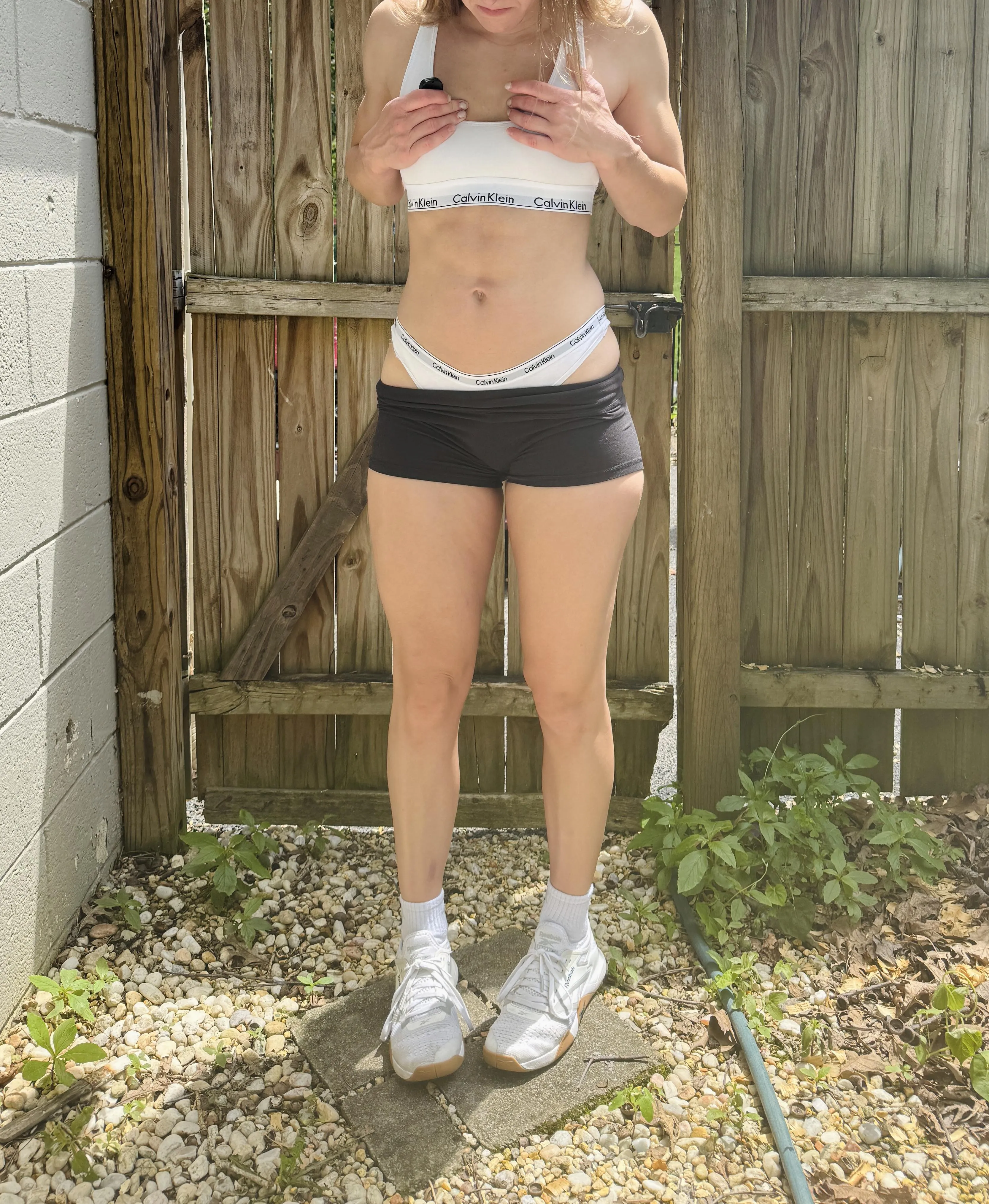 Both straps out for you in the backyard 🖤🤍