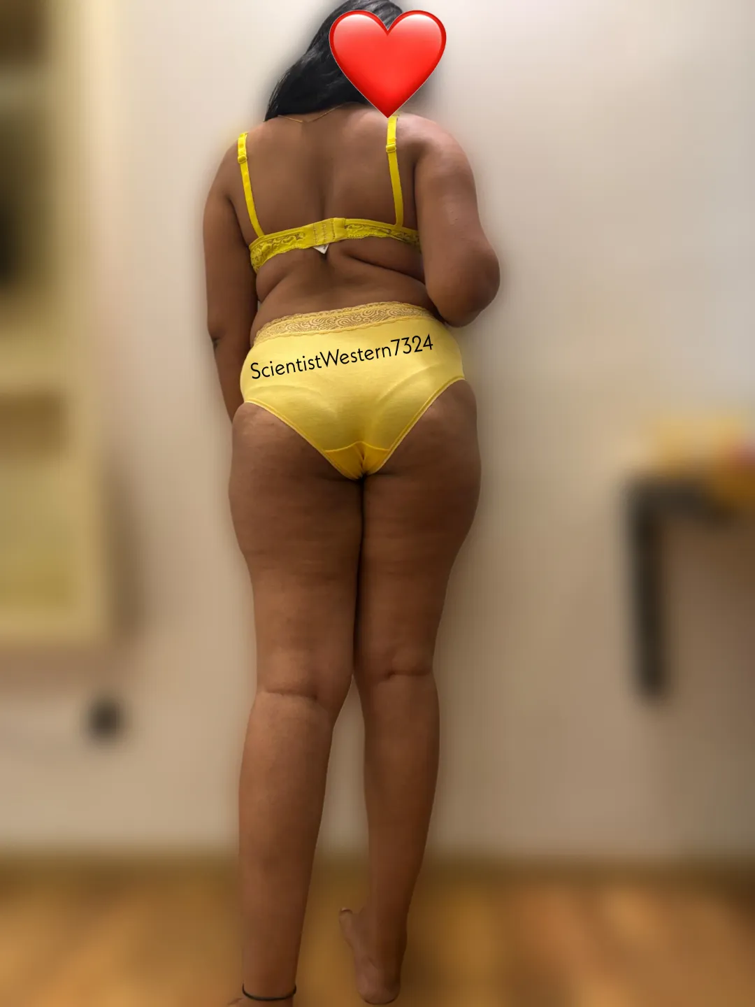 Can someone pin me to the wall [f]🙈