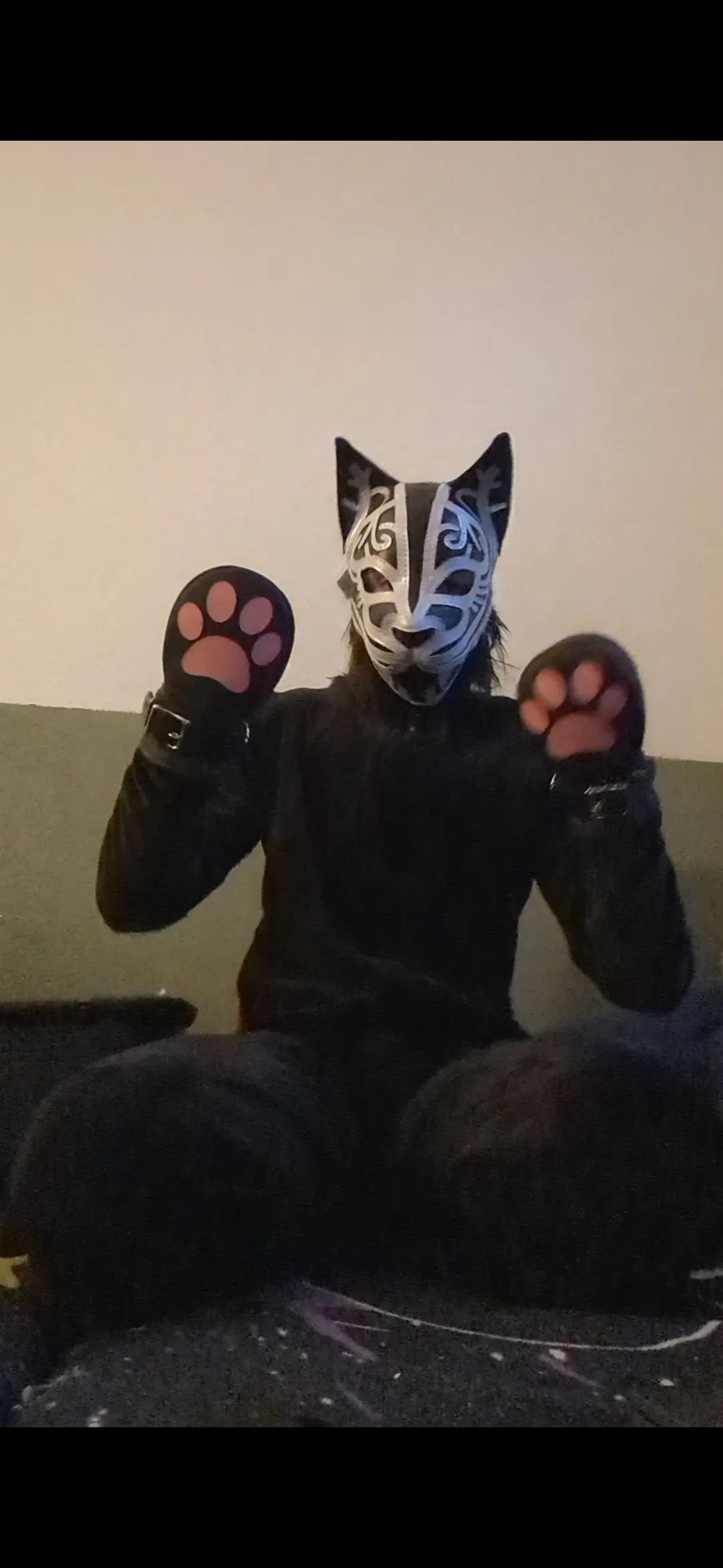 Getting ready for bed in leihgt selfbondage hehe