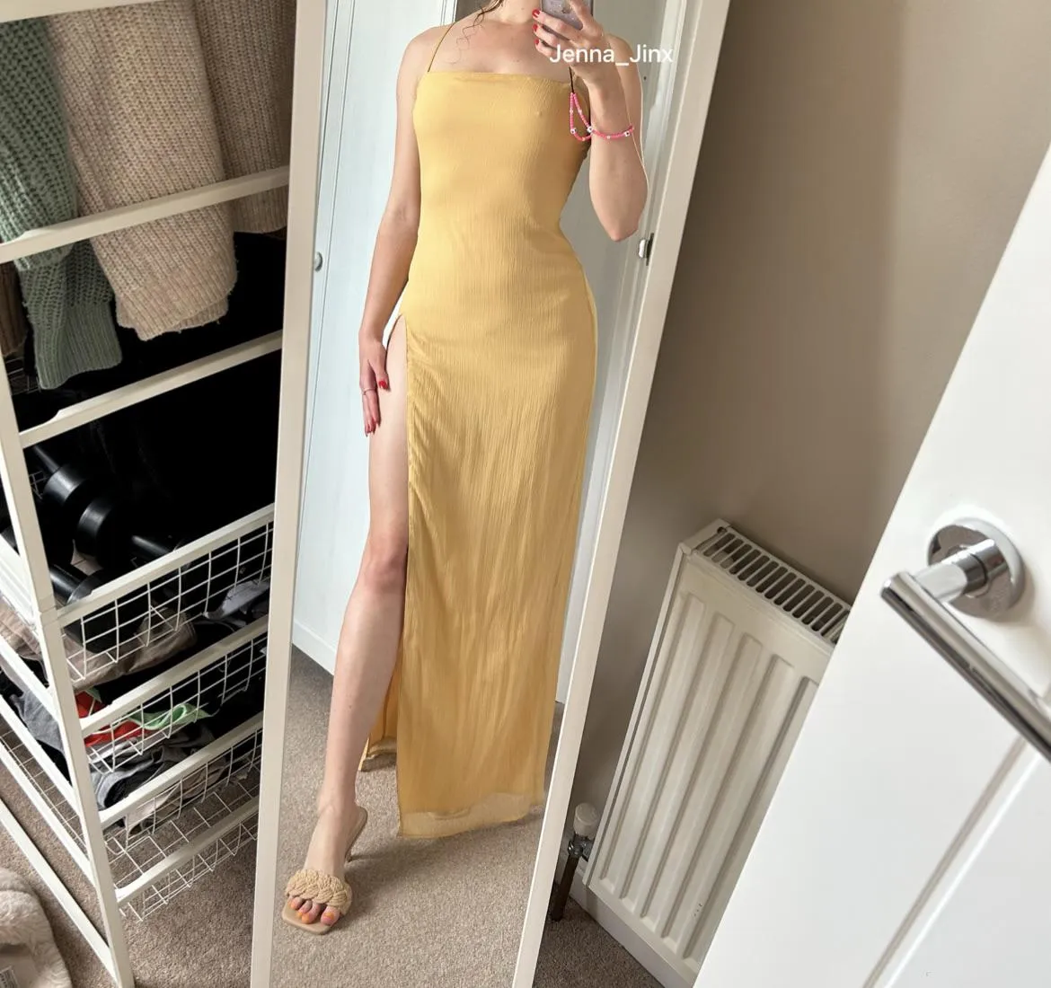 I feel so pretty in my yellow dress