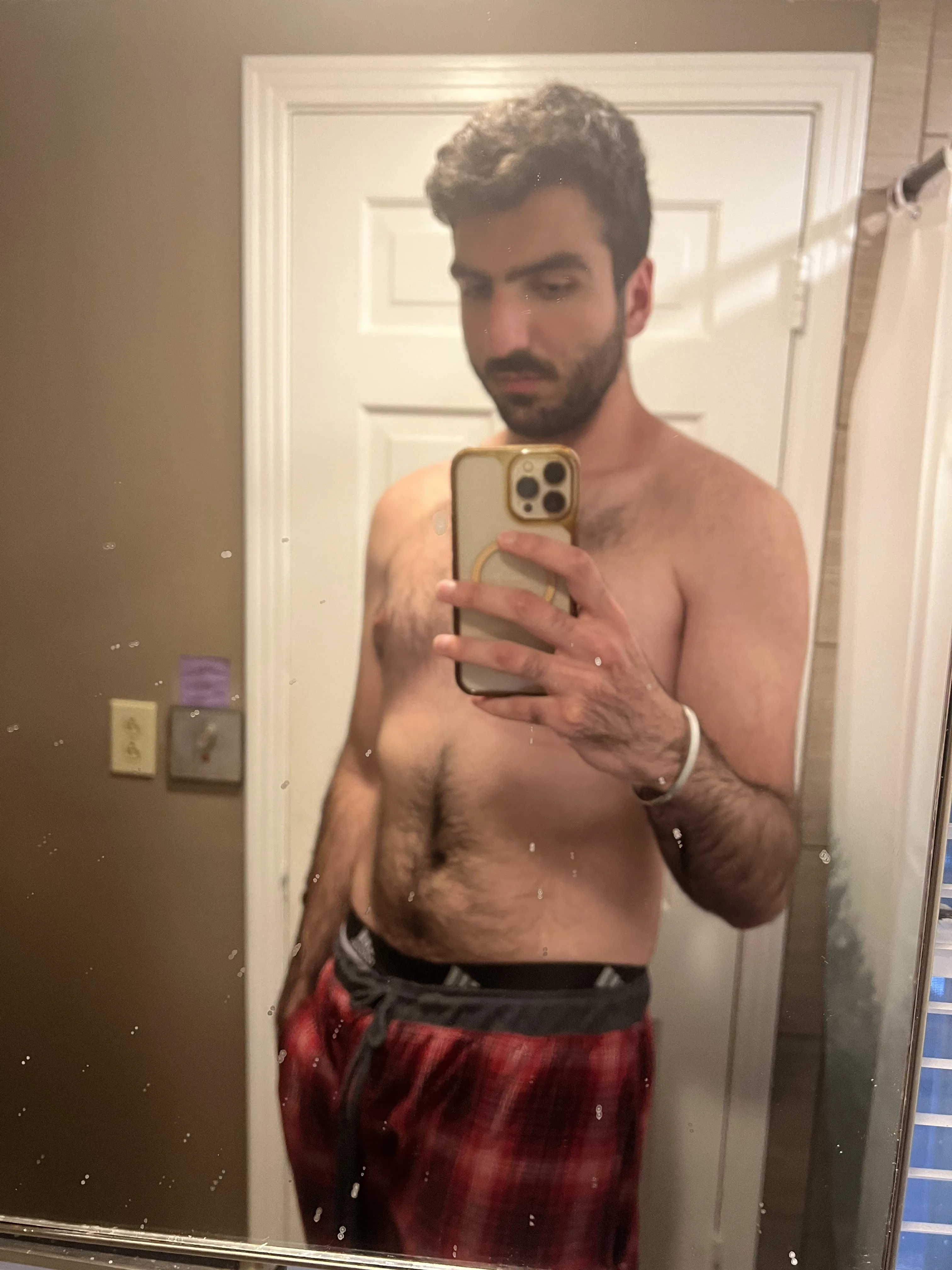 In cookeville for the summer, inviting all fine gals to shoot their shot in my dms 😮‍💨