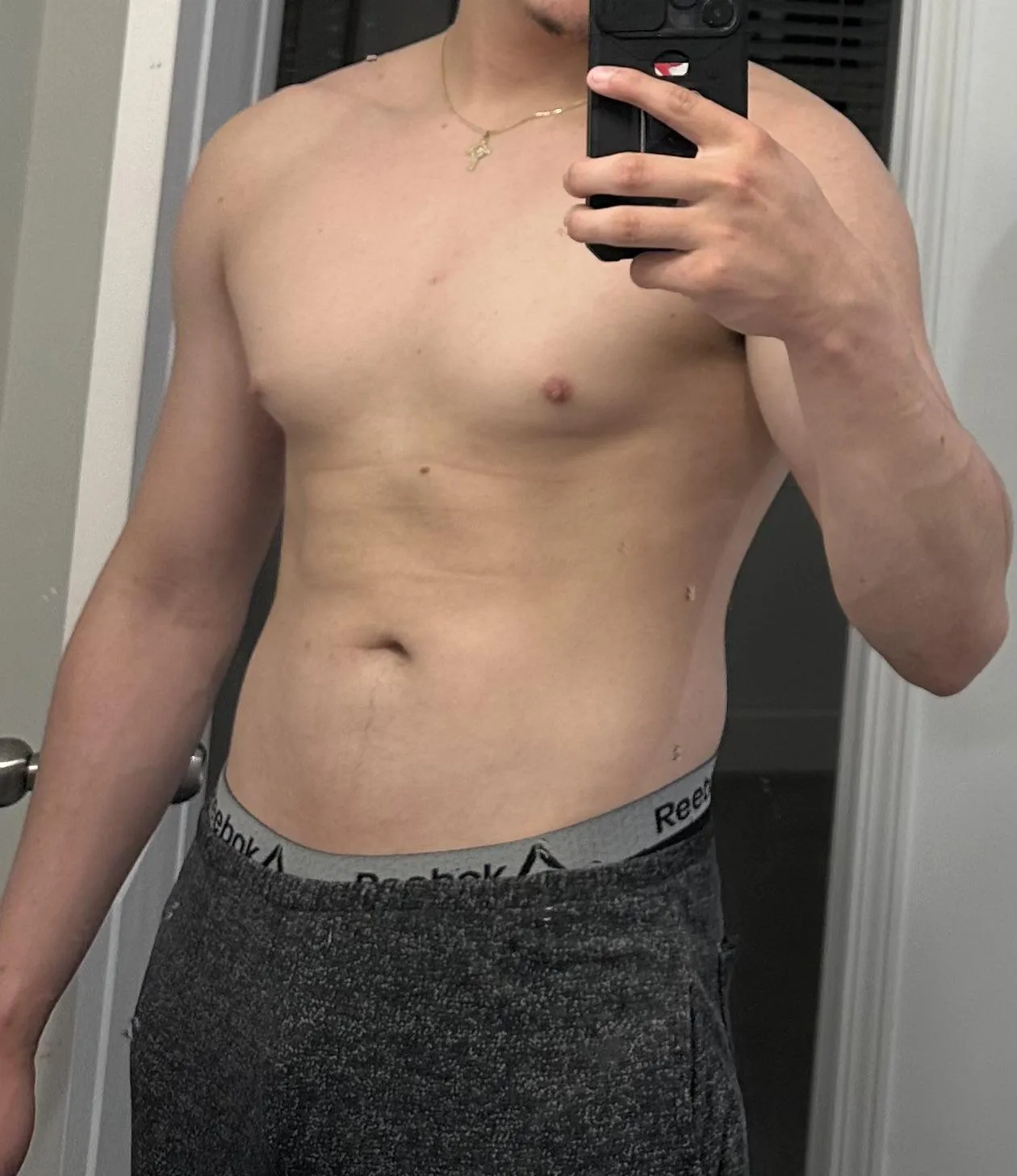 M4F Hispanic 25 yr old looking to ha ve fun tonight !