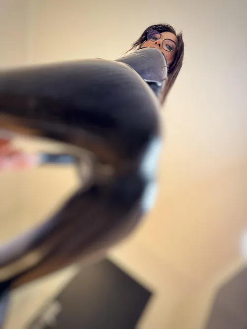 Monday already, huh 😇💕? Guess we’re starting this week with your face exactly where it belongs… under my hafu japanese latex ass, breathless and desperate. I need a warm chair to work.