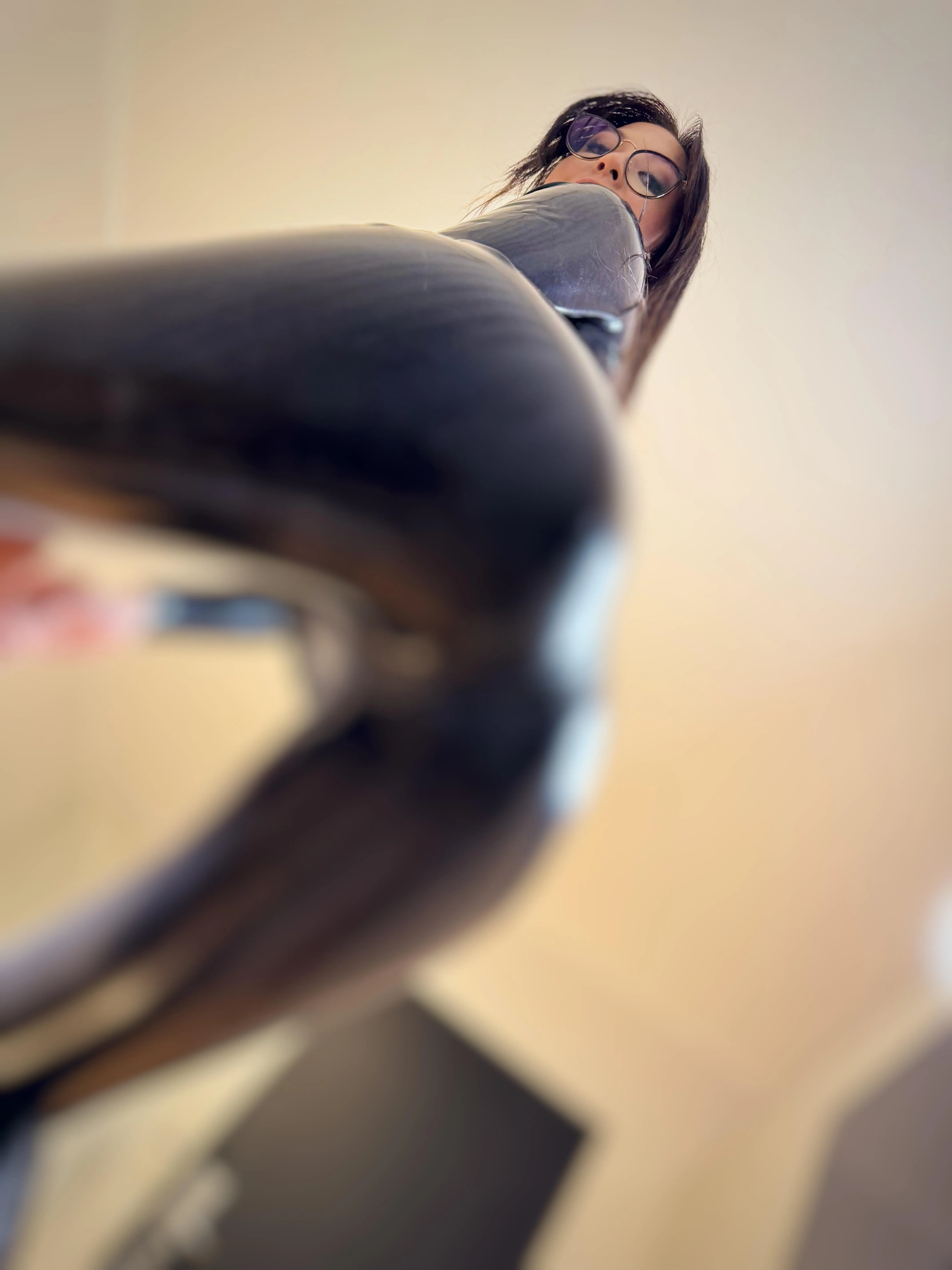 Monday already, huh 😇💕? Guess we’re starting this week with your face exactly where it belongs… under my hafu japanese latex ass, breathless and desperate. I need a warm chair to work.