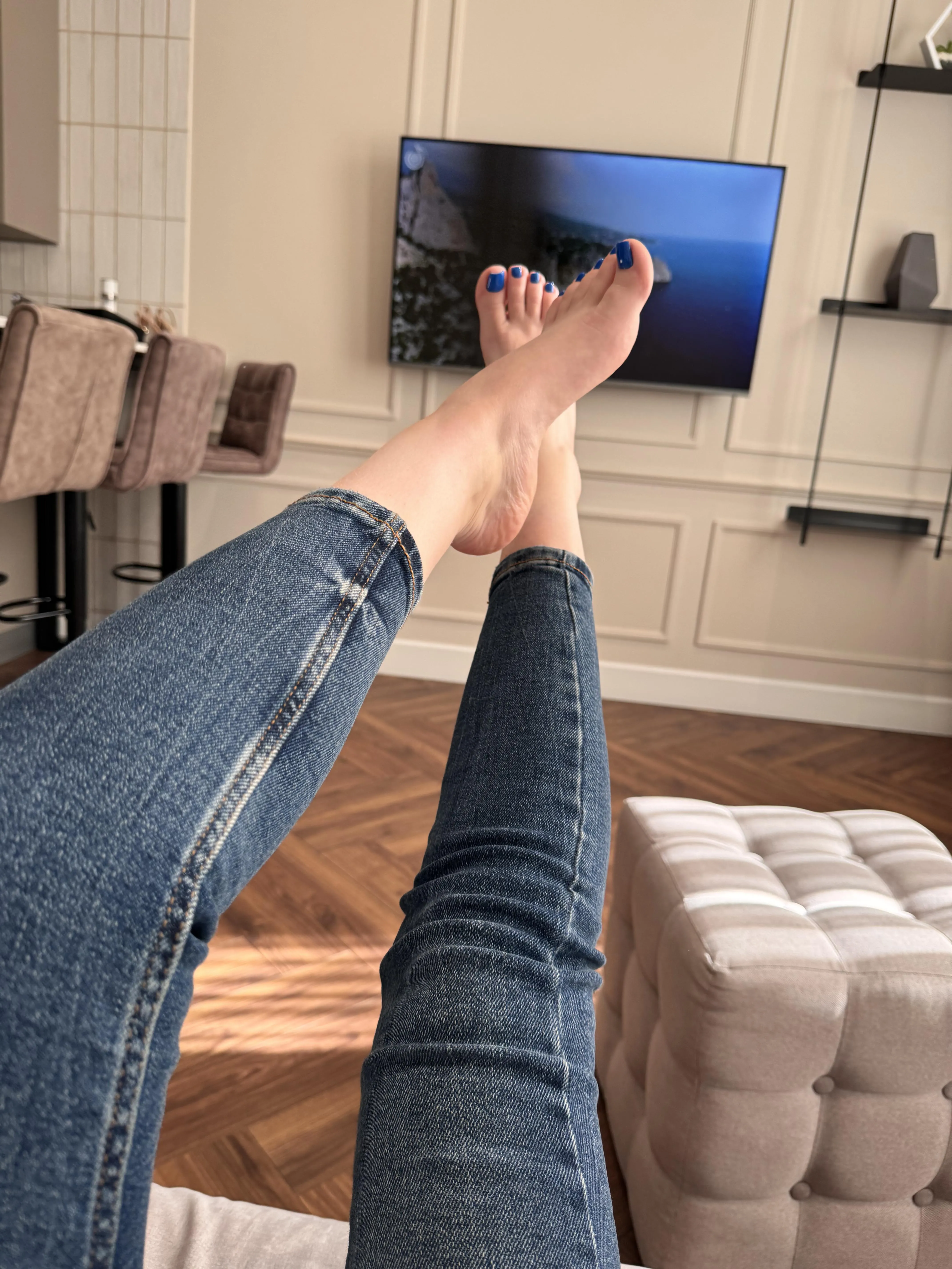 Run your tongue along the curves of my arch