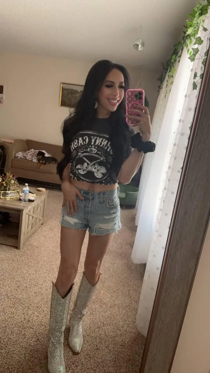 Should I sends nudes to random redditor who says hi?