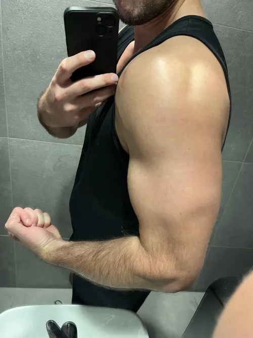 Straight Gym Bro Exhibitionist 💪🏼👑