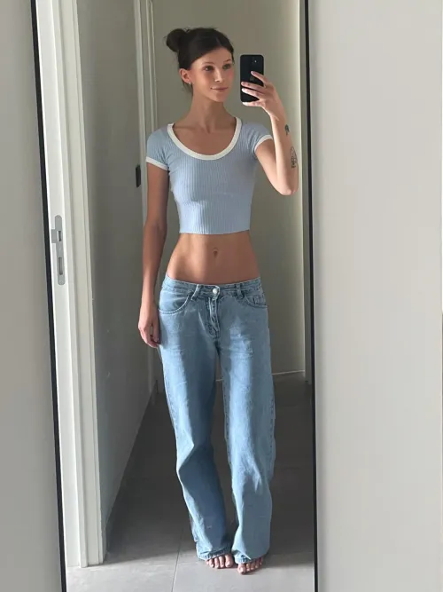 sun-kissed hips 😌