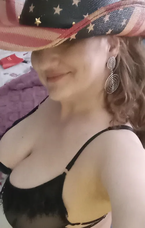 [50] female throw back pic new pics comming soon 😘