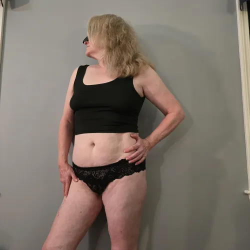 Black with the blonde goes well! 😜😘😛