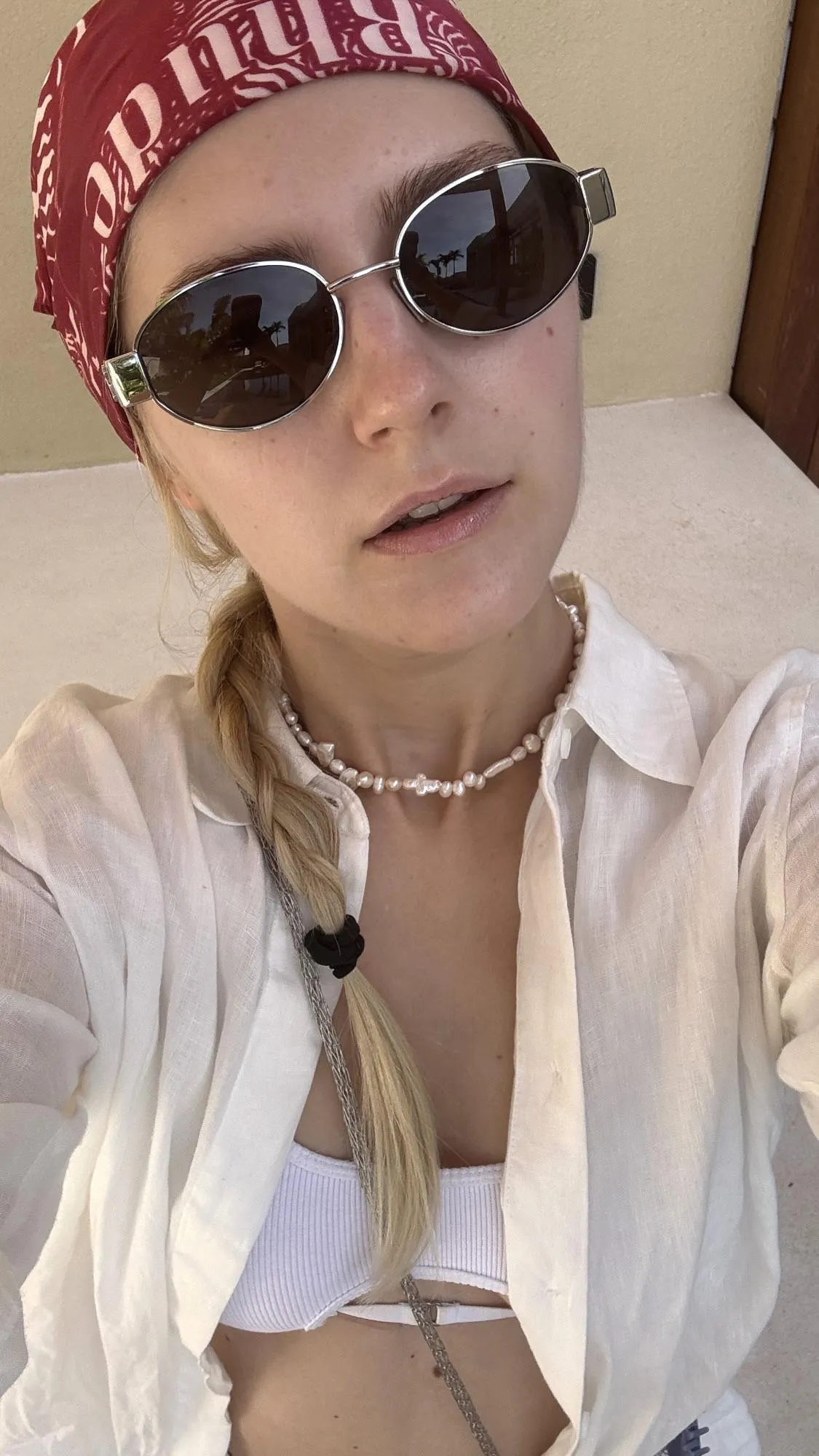 Eva | Selfie in shades