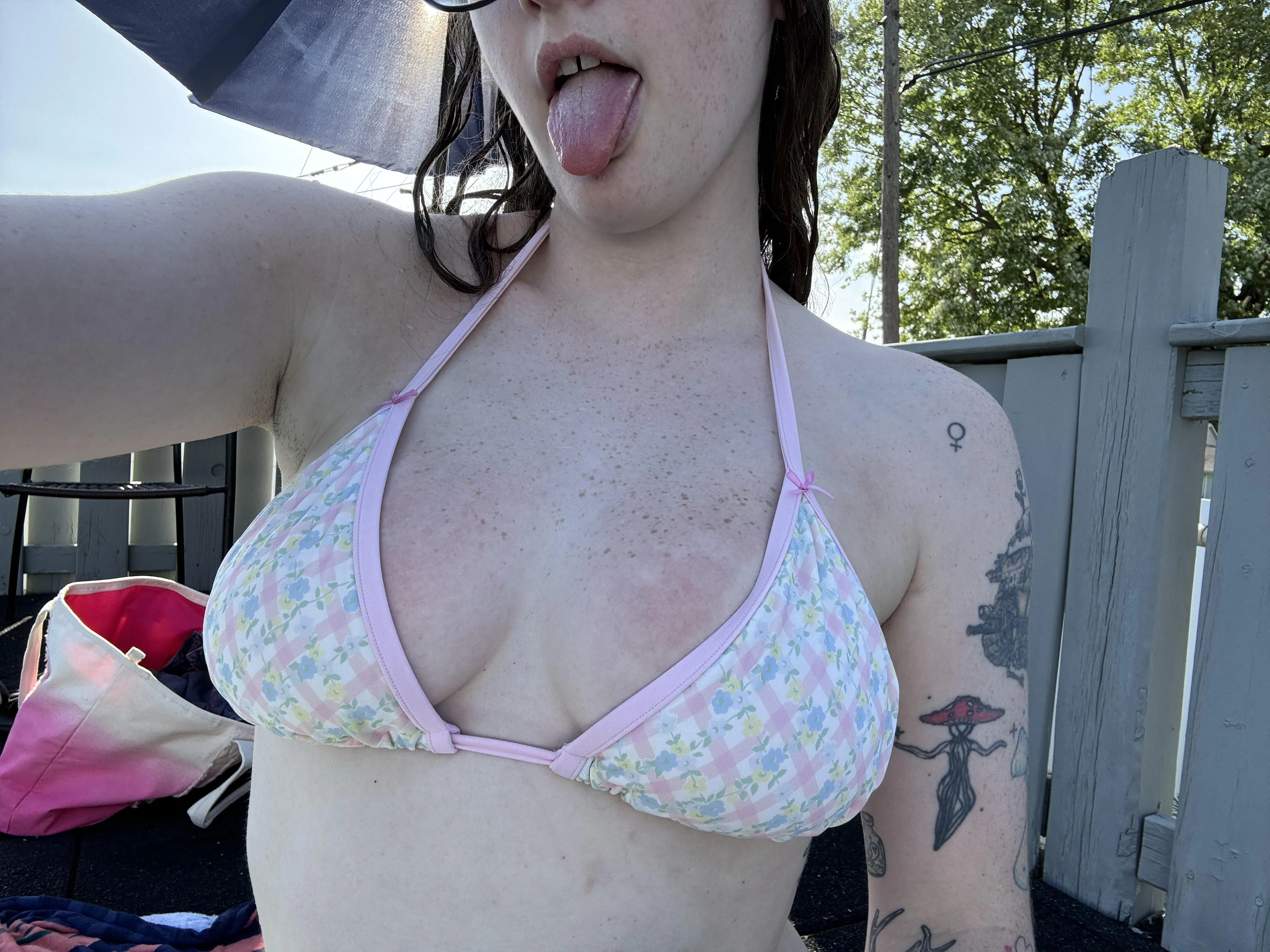 I’m 4 margaritas deep at the pool🤭