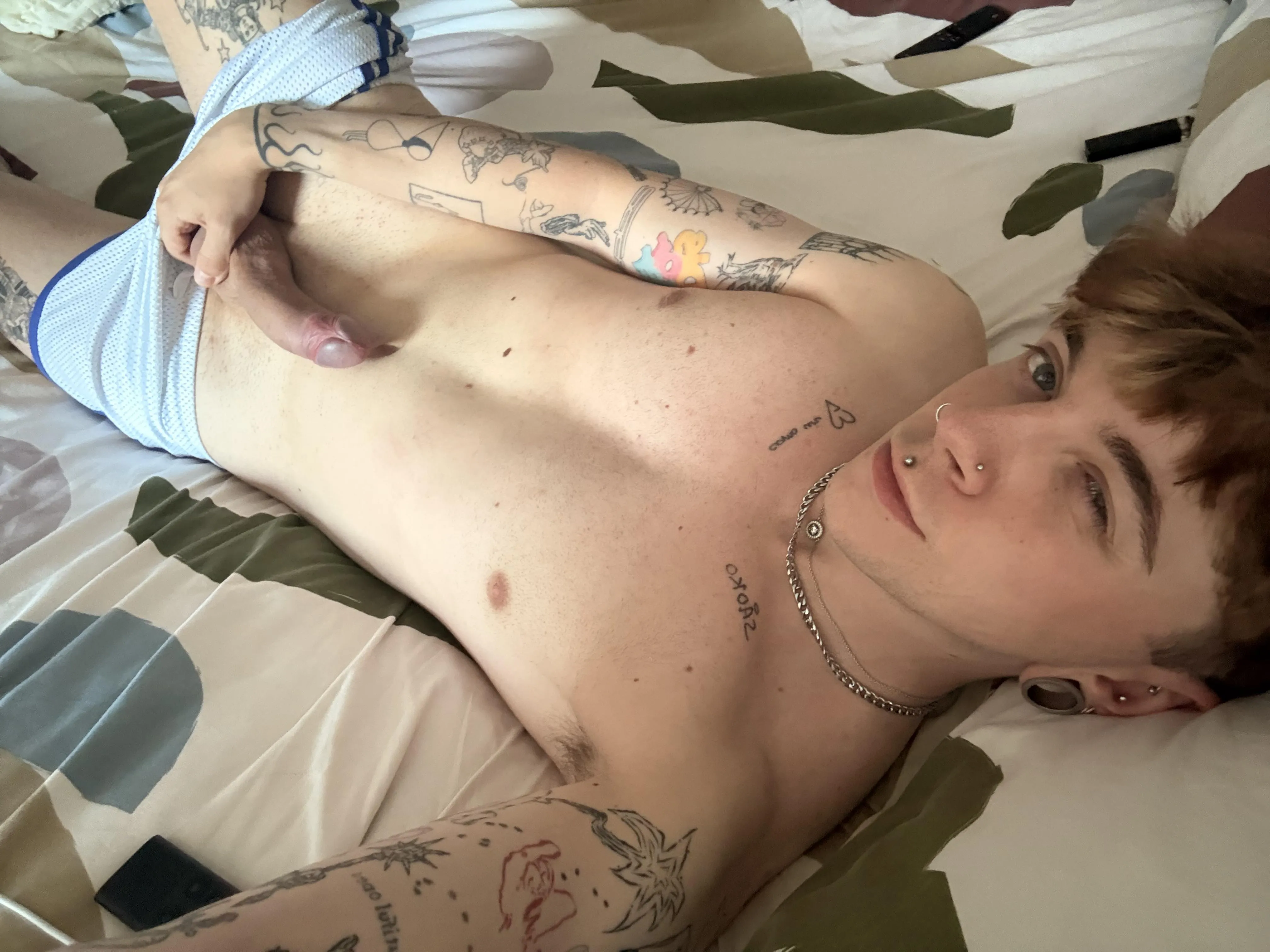 I’m lonely in bed 🥺