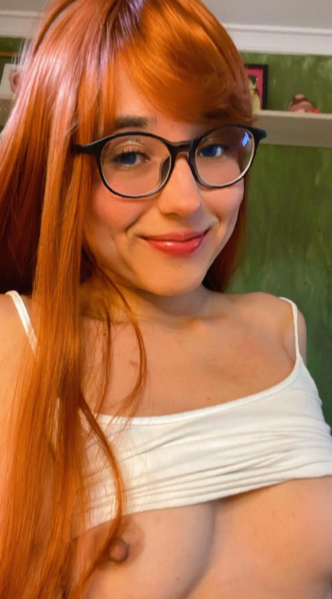 Need a man's opinion... Should I get implants or better to stay fully natural🕵🙈