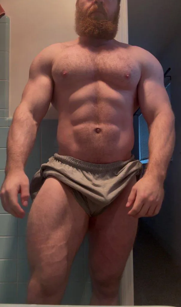 Time for hip thrusts/legs on hump day 🐫