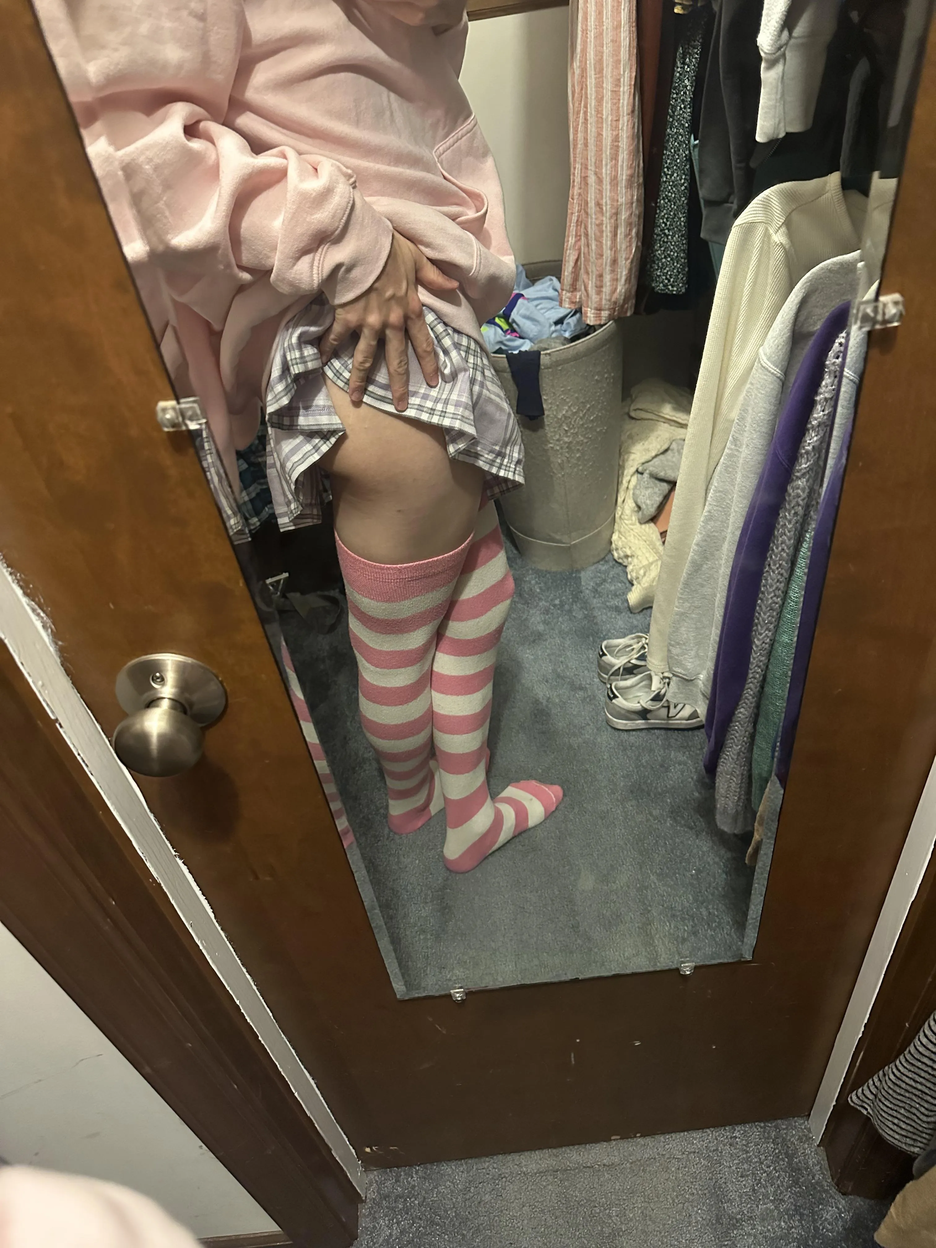 23 [M4M] Raleigh, NC - Slim 23yo looking to experiment with guys (fem/Ts preferred)