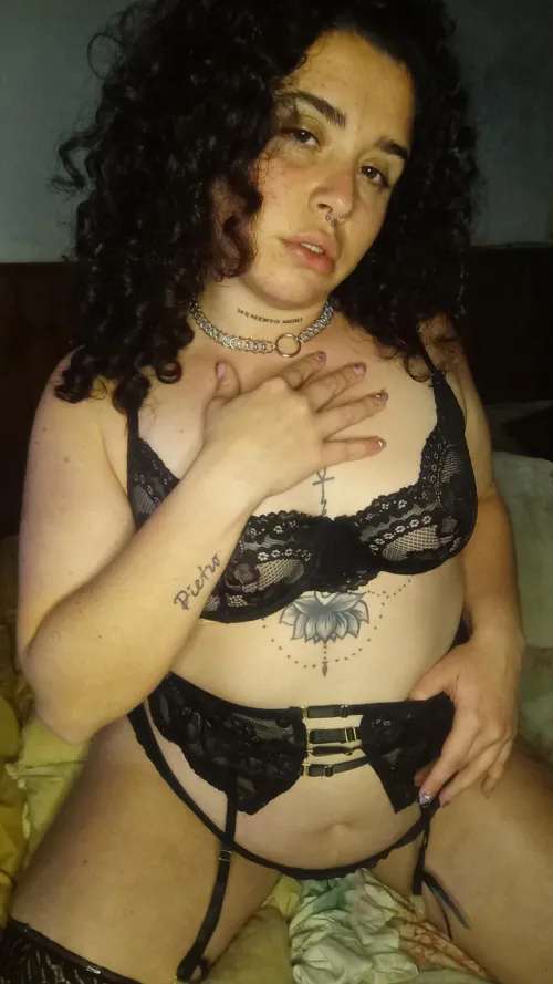 A chubby gothic girl to accompany the cold day