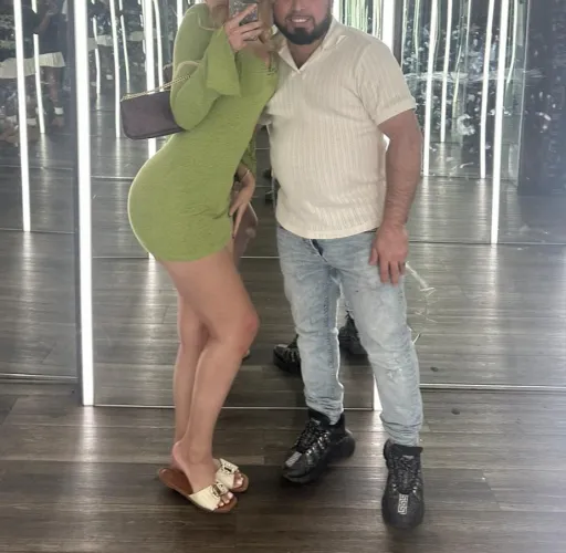 Any couple want to meet up Dave & Busters Hollywood for drinks 28f 33m