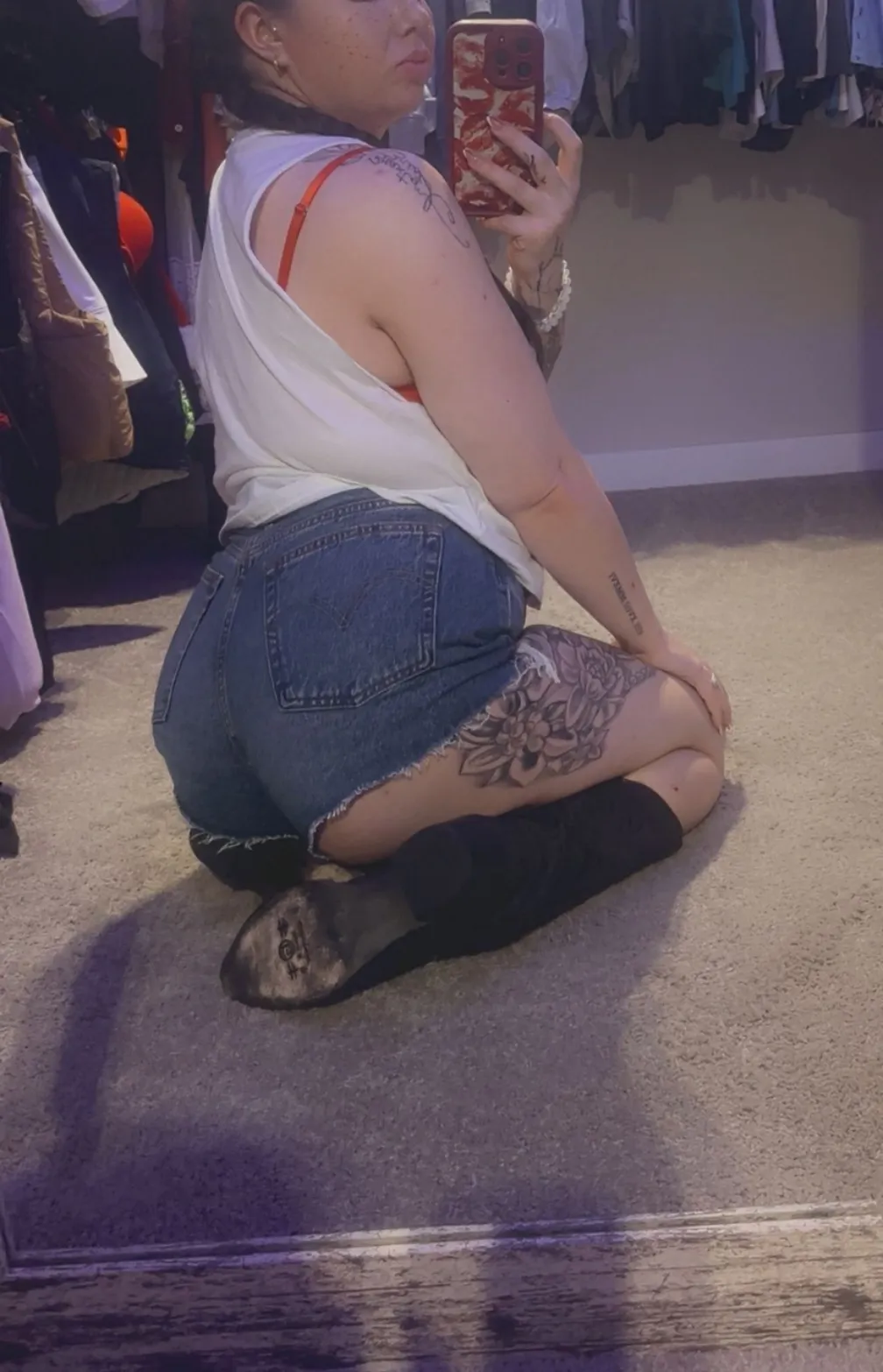 Daisy dukes and cowgirl boots 💋😈