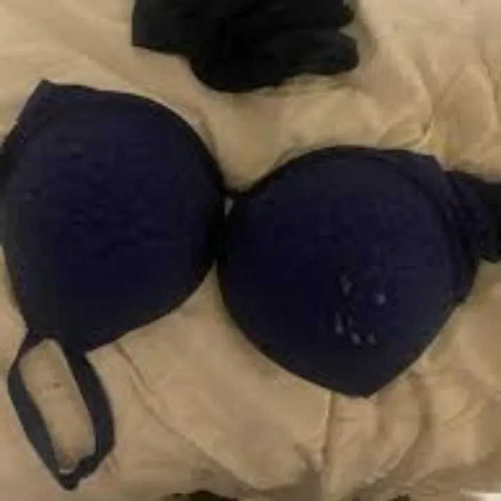 Day one of loaning strangers my bra