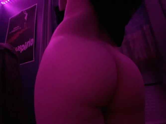 Desperately need to be bred >~<