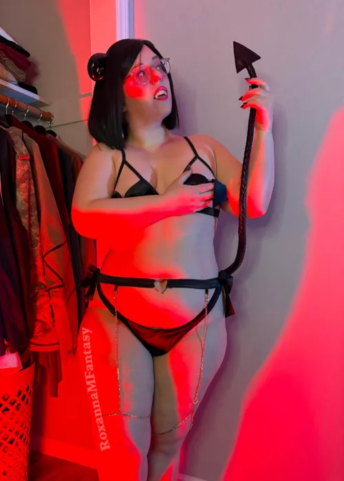 Do you lean into fiendish traits when you play tieflings, or just enjoy how they look? ...Soooo, how would you play with her?